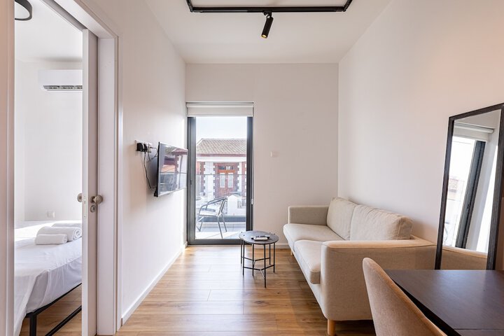 Room 2 of 68