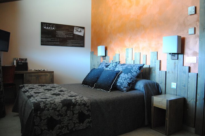Room 12 of 76