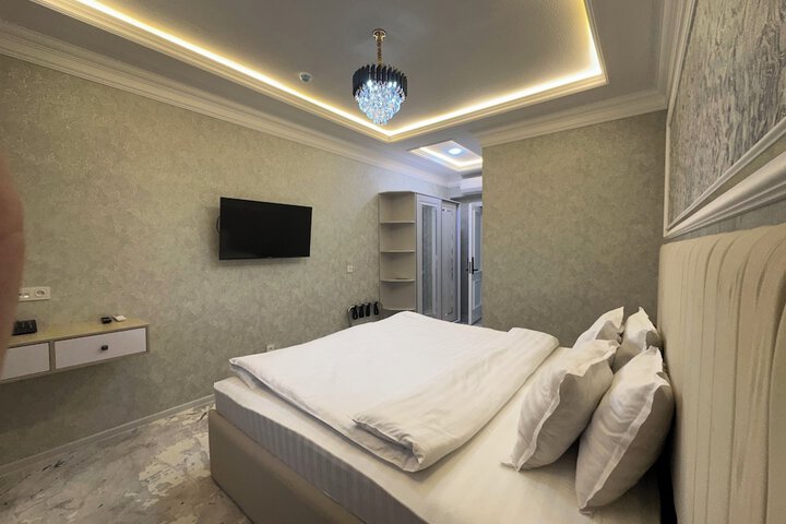 Room 6 of 35
