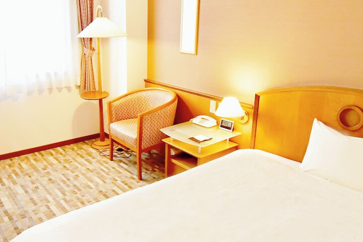 Room 4 of 37