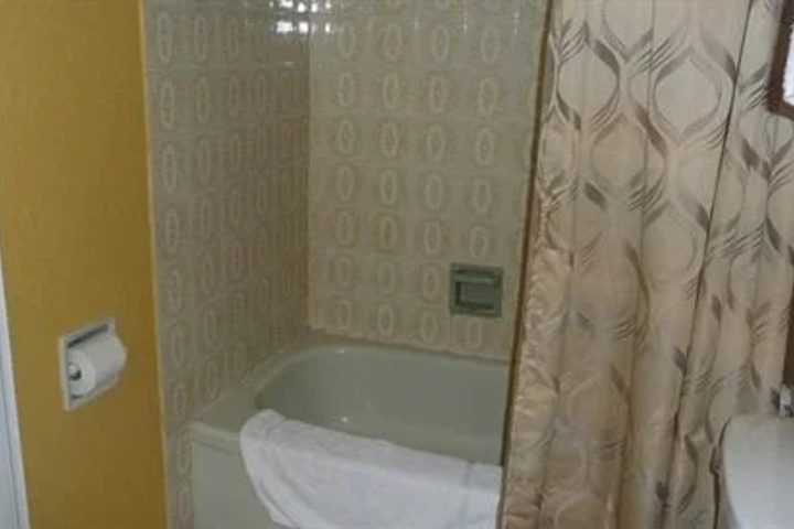 Room 21 of 34