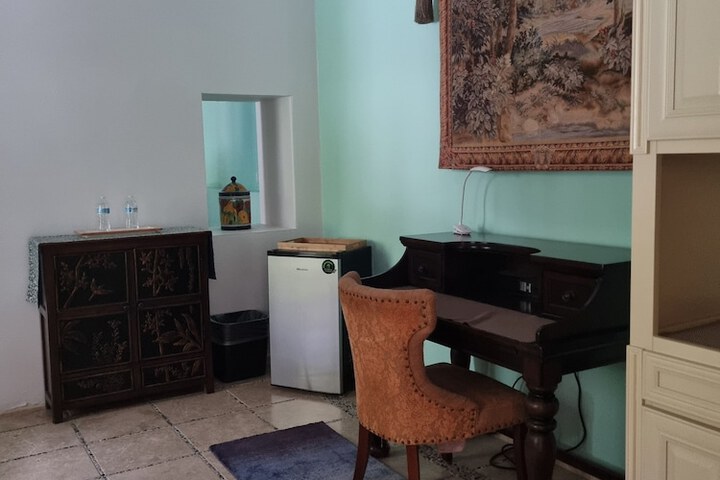 Room 18 of 99