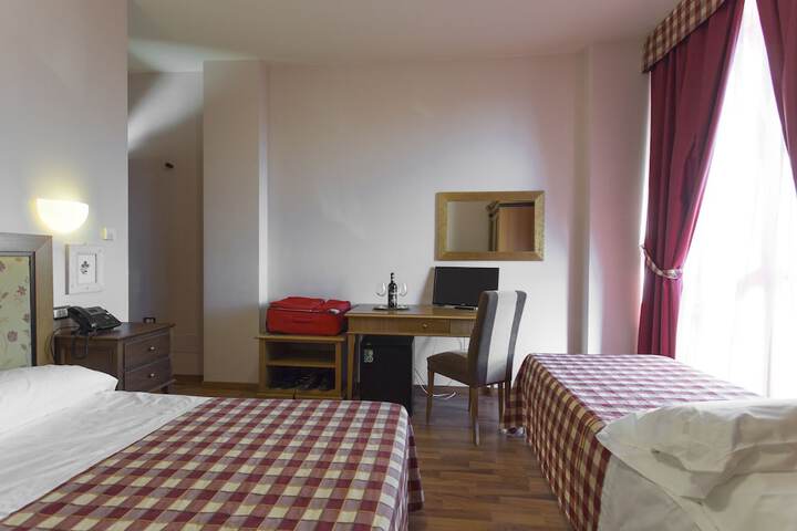 Room 8 of 77