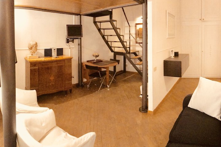 Room 26 of 33