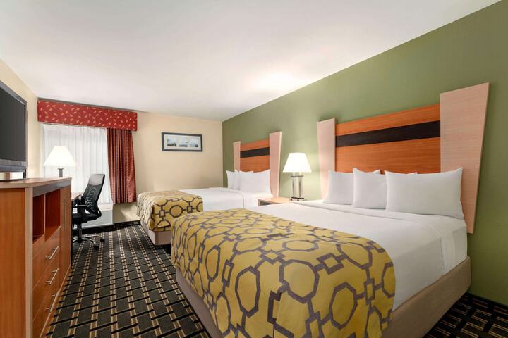 1 Queen Bed Superior Room (6 of 19)