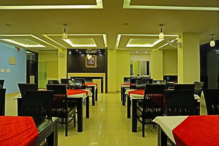 Dining 31 of 37