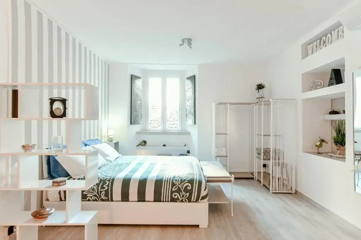 Room 4 of 16
