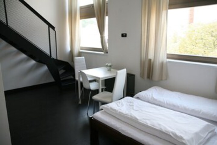 Room 119 of 275