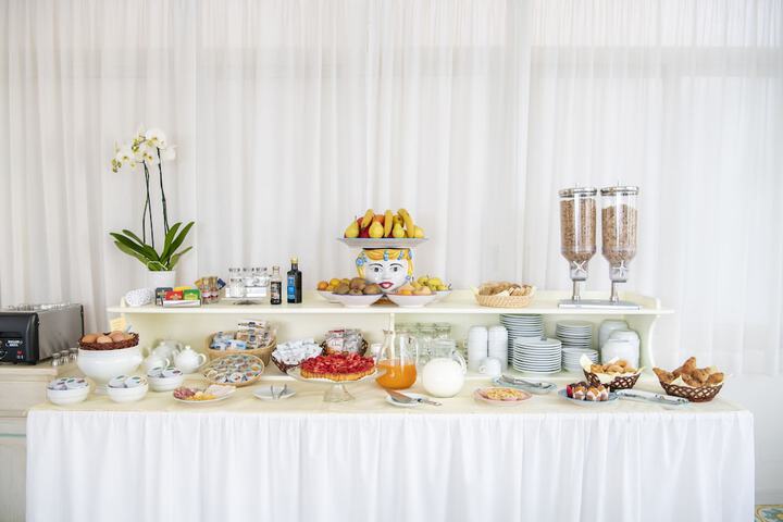 Breakfast/Coffee Service 103 of 139