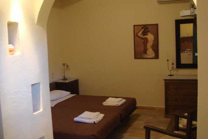 Room 4 of 9