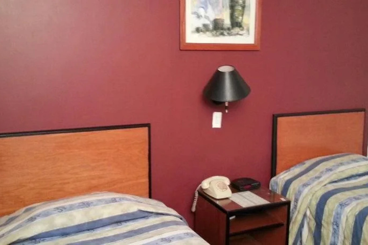 Room 4 of 13
