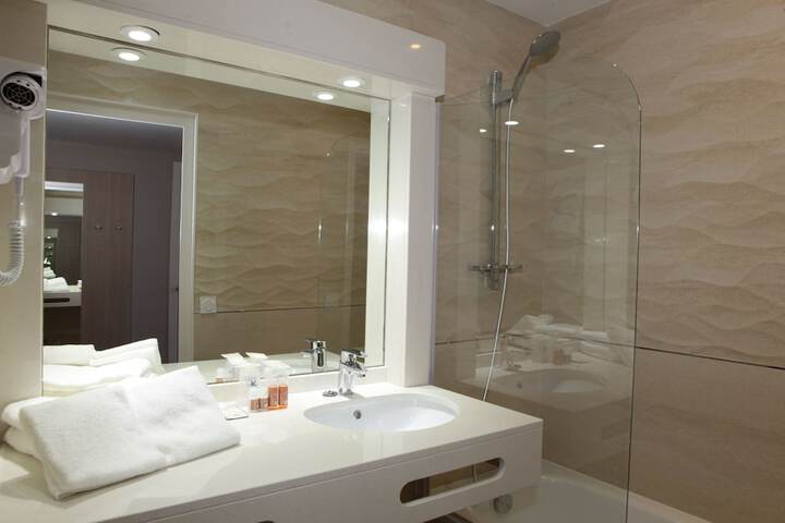 Room 25 of 62