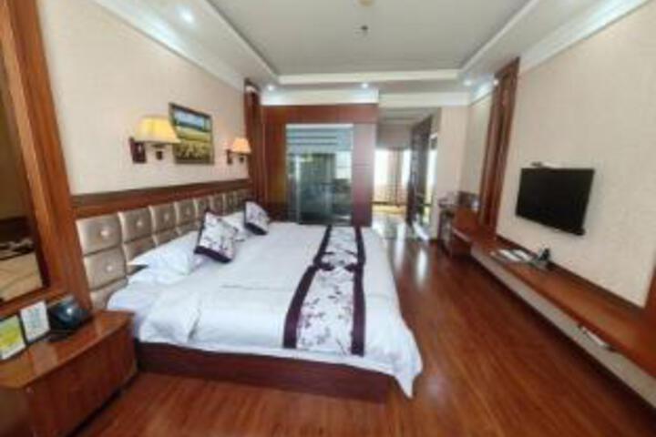 Room 7 of 8