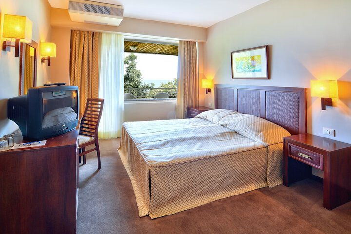 Room 8 of 40