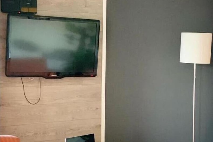 Room 9 of 36