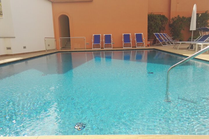Pool 33 of 58