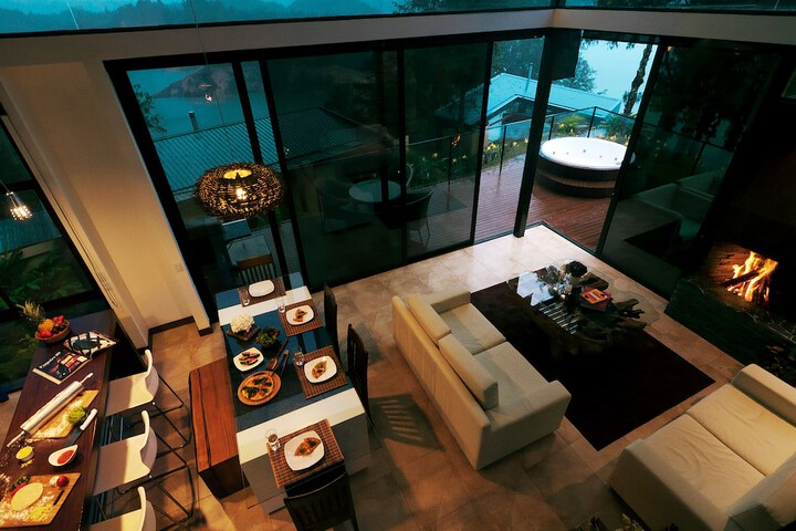 Room 3 of 184