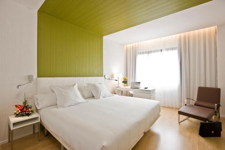 Room 9 of 30