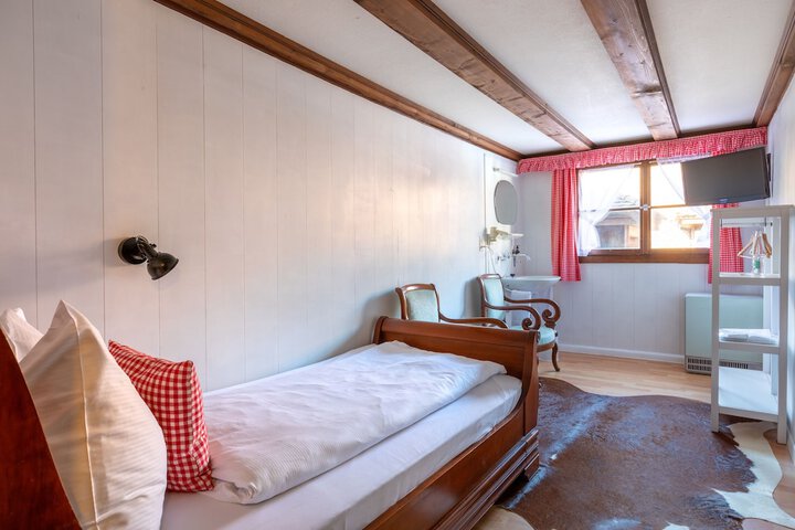 Room 8 of 49