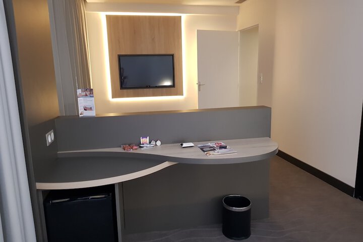 Room 12 of 103