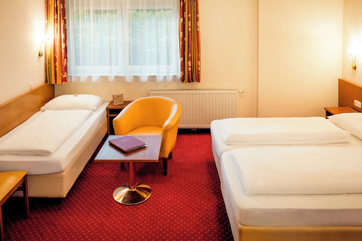 Room 27 of 64