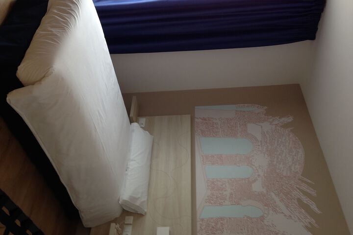 Room 5 of 53