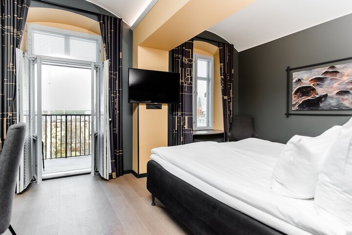 Room 8 of 70