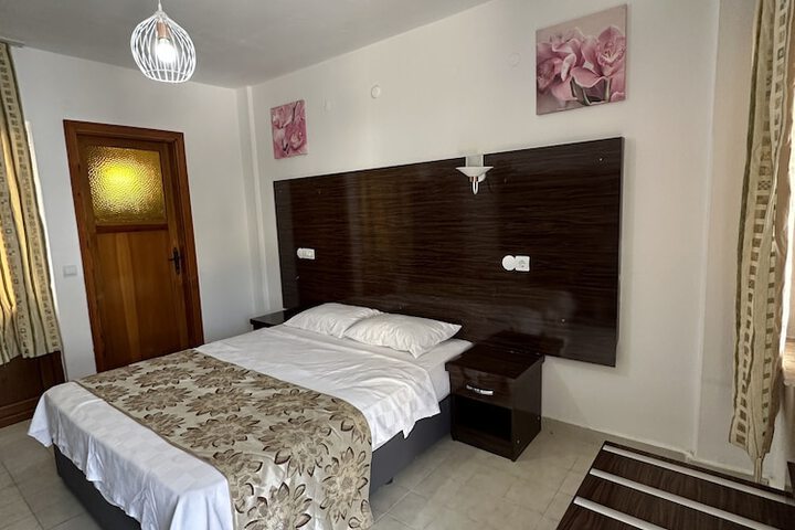 Room 3 of 21