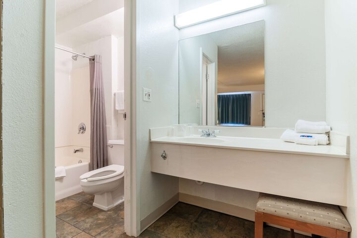 Room 14 of 27