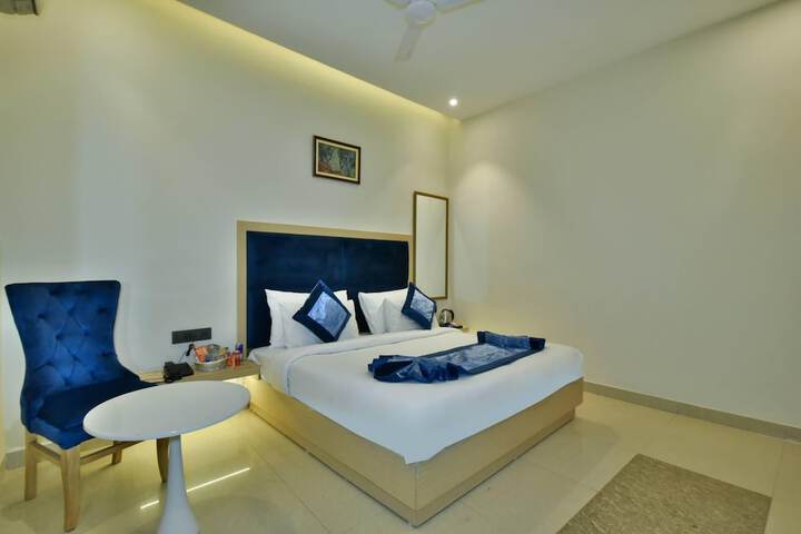 Room 30 of 94