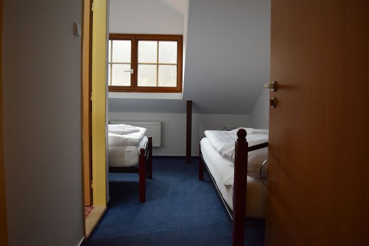 Room 18 of 90