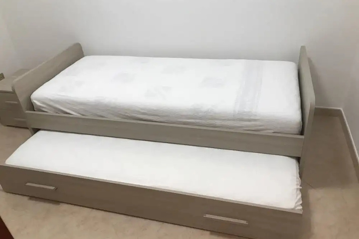Room 2 of 10