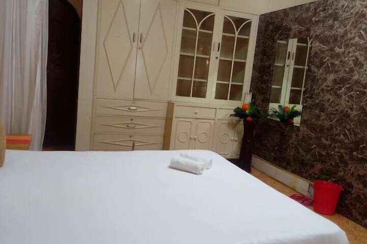 Room 9 of 46