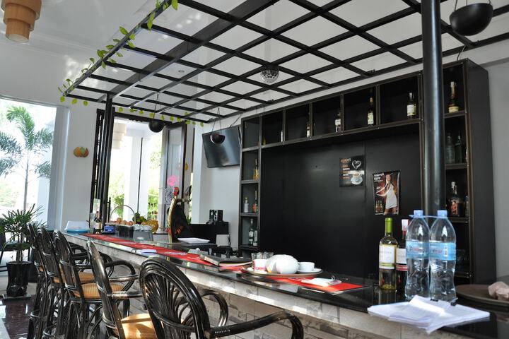 Lounge 64 of 83