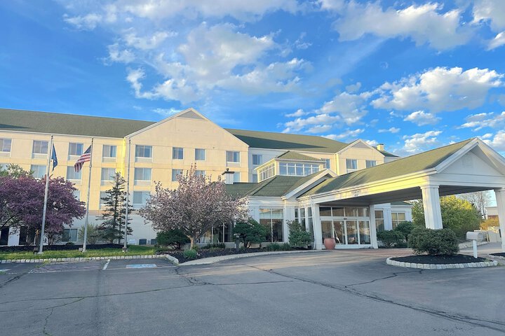 Arnot Grand Hotel & Suites