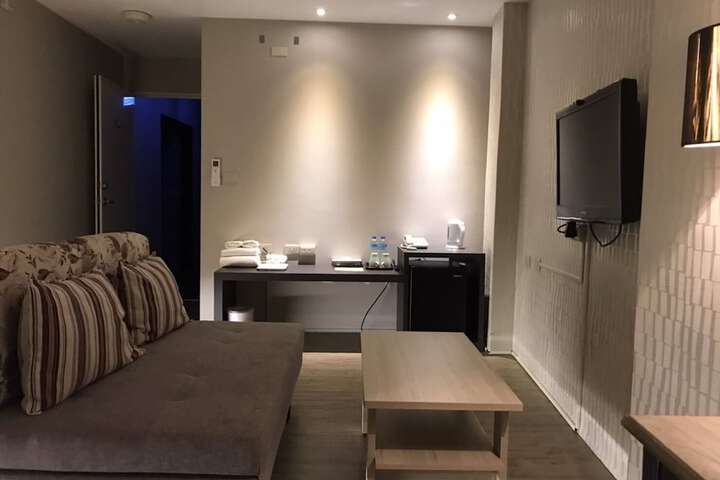 Room 7 of 48