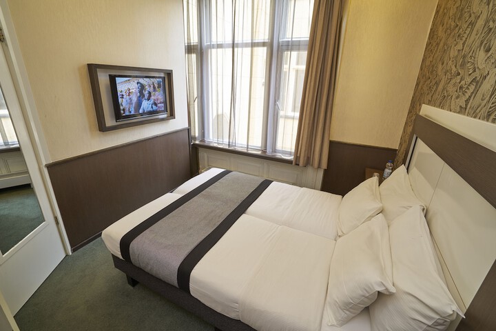 Room 14 of 39