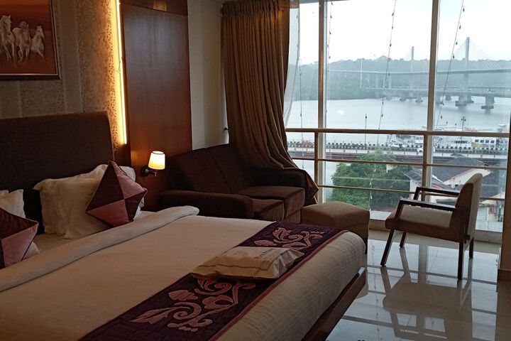 Room 9 of 29