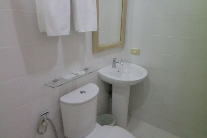 Room 16 of 40