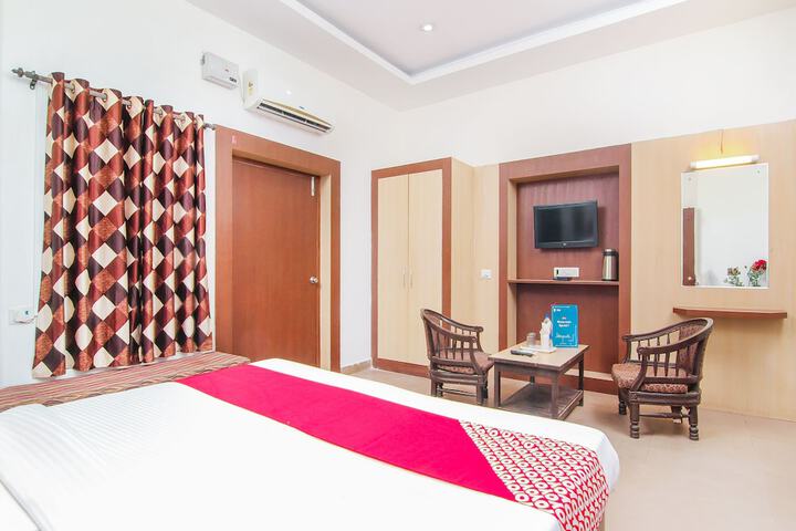 Room 12 of 33