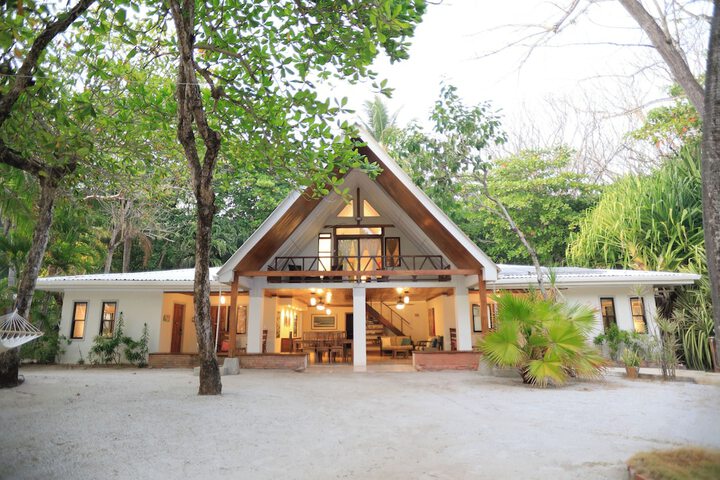 Casa Cecilia Beach Front