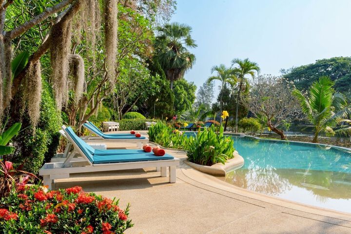 Hotel with Pool
