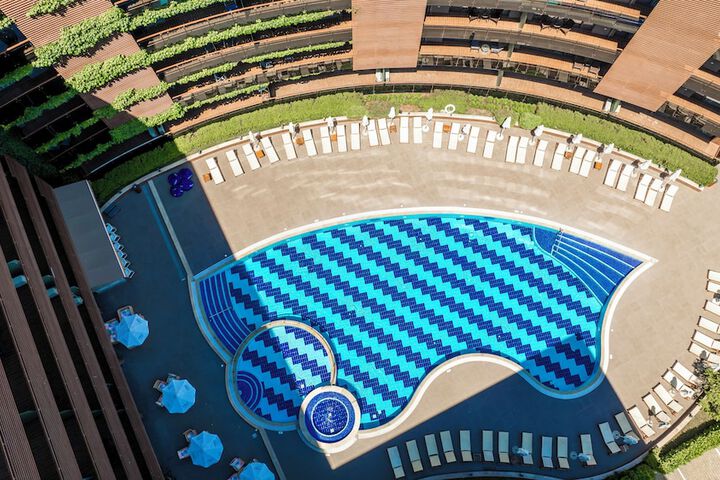Hotel Pool