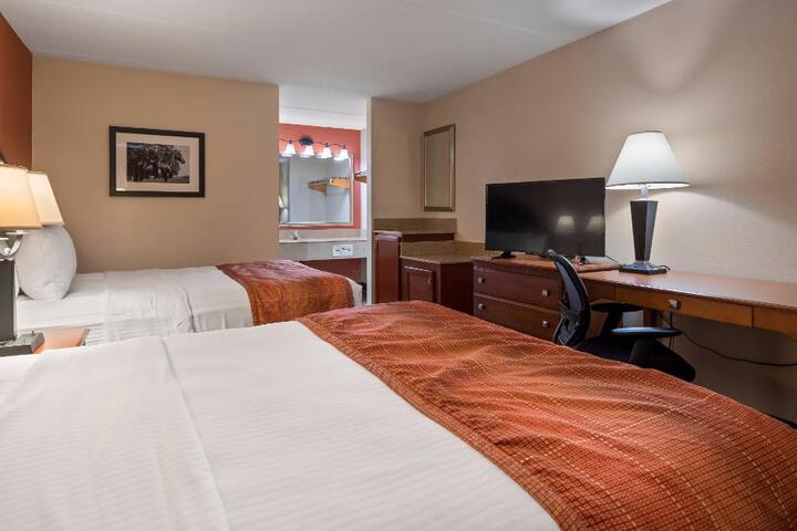 Accessible Suite 2 Queen Mobility Accessible Communication Assistance Bathtub Microwave and Refrigerator Sofa Bed Full Breakfast (2 of 10)