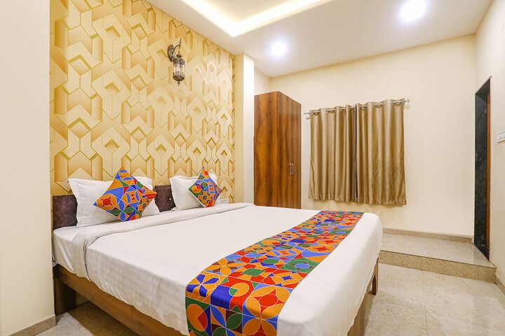 Room 10 of 27