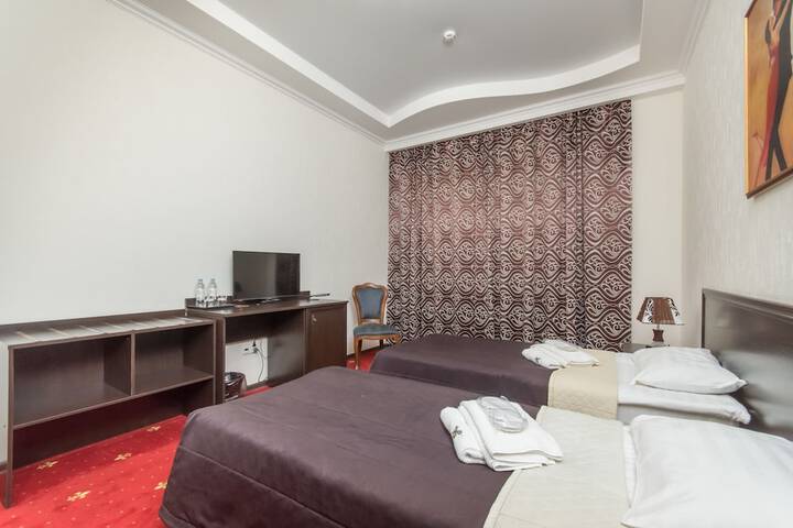 Room 2 of 98