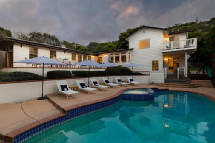  Sleeps 17!