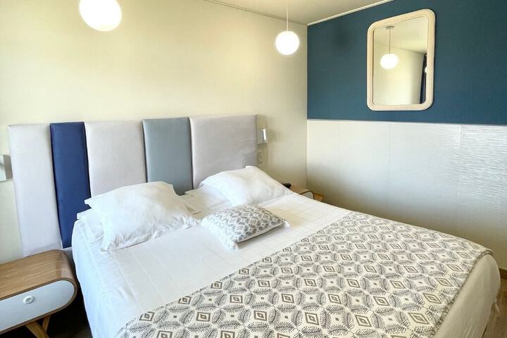 Room 27 of 87