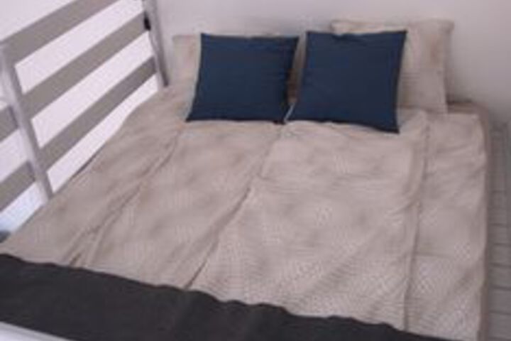 Room 8 of 11