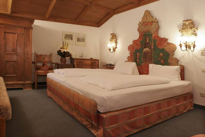 Room 5 of 25
